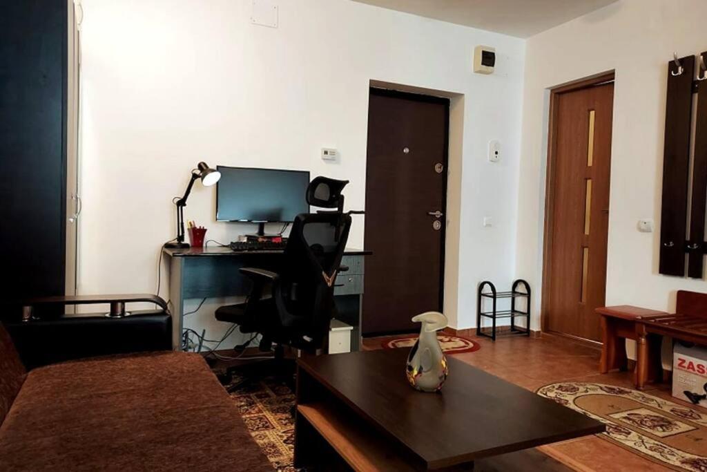 Spacious Flat, With Free Parking & Air Conditioning Floreşti Екстериор снимка