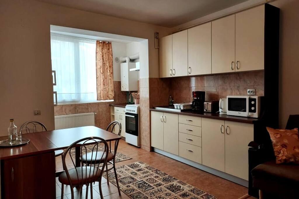 Spacious Flat, With Free Parking & Air Conditioning Floreşti Екстериор снимка