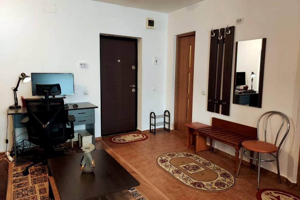Spacious Flat, With Free Parking & Air Conditioning Floreşti Екстериор снимка