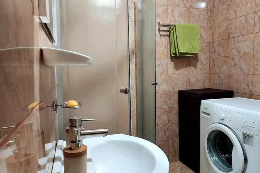 Spacious Flat, With Free Parking & Air Conditioning Floreşti Екстериор снимка