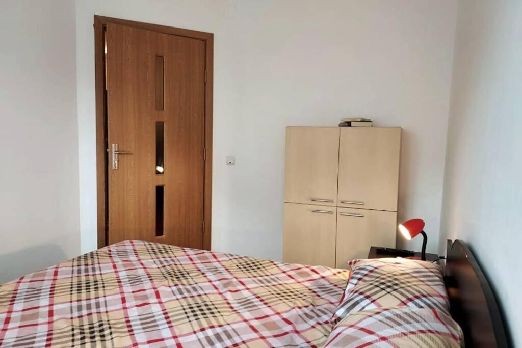 Spacious Flat, With Free Parking & Air Conditioning Floreşti Екстериор снимка